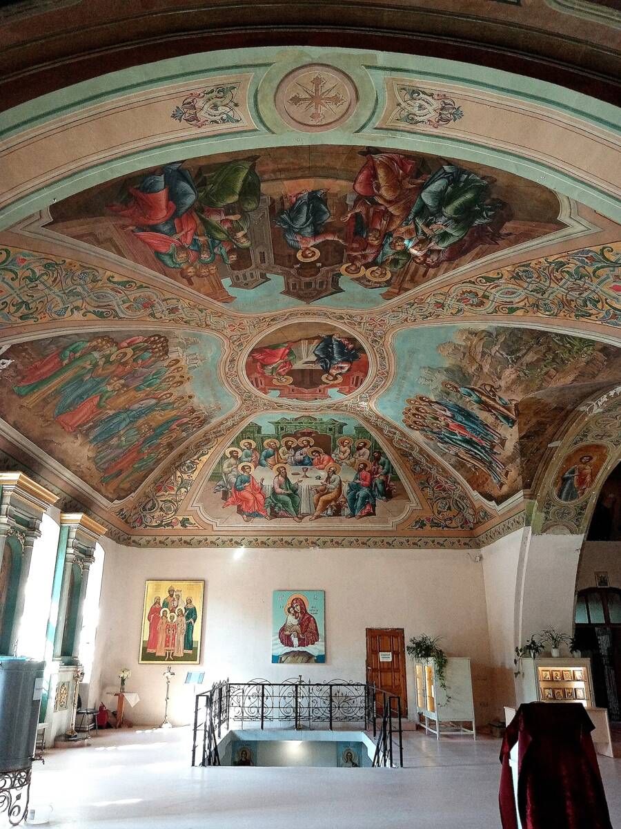 Церковь Ирины (Троицы Живоначальной) в Покровском, Басманный (Центральный административный округ (ЦАО), г. Москва). интерьер и убранство, Росписи у южной стены храма