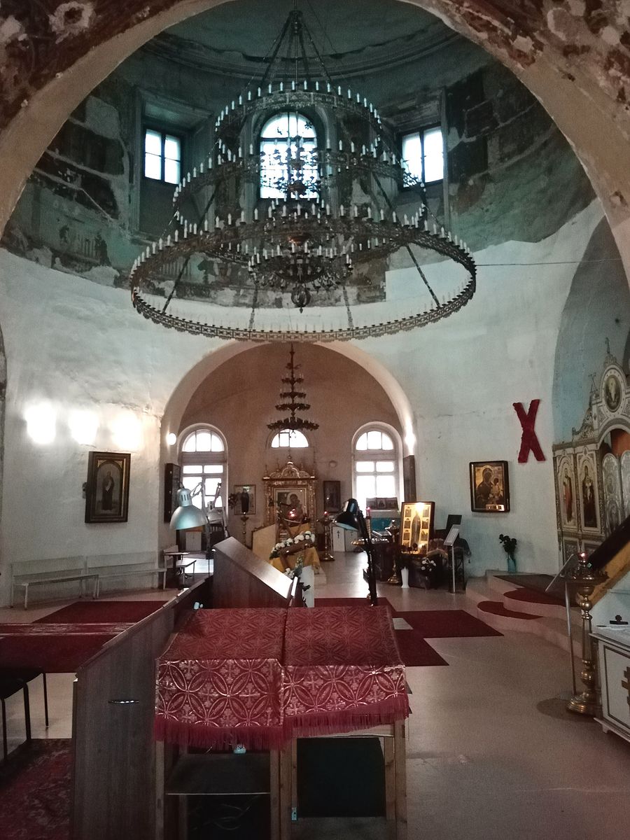 Церковь Ирины (Троицы Живоначальной) в Покровском, Басманный (Центральный административный округ (ЦАО), г. Москва). интерьер и убранство, Общий вид трапезной храма