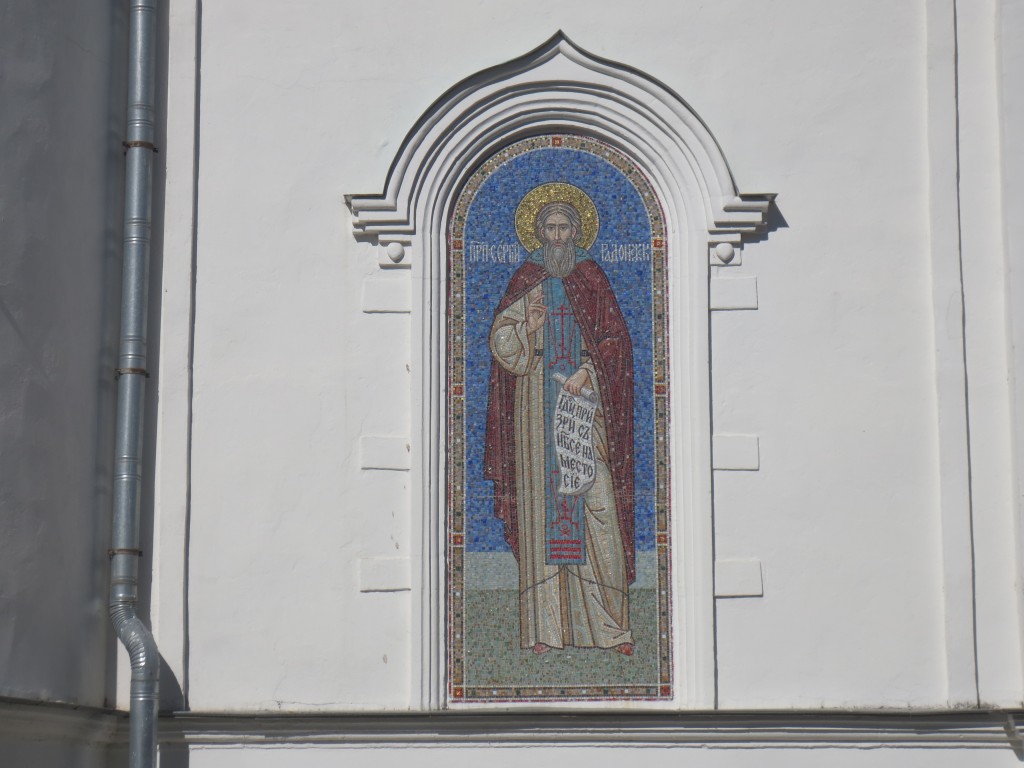 Церковь Казанской иконы Божией Матери, Казанское (Павлово-Посадский городской округ и г. Электрогорск, Московская область). архитектурные детали, Образ Сергия Радонежского, фасадная мозаика