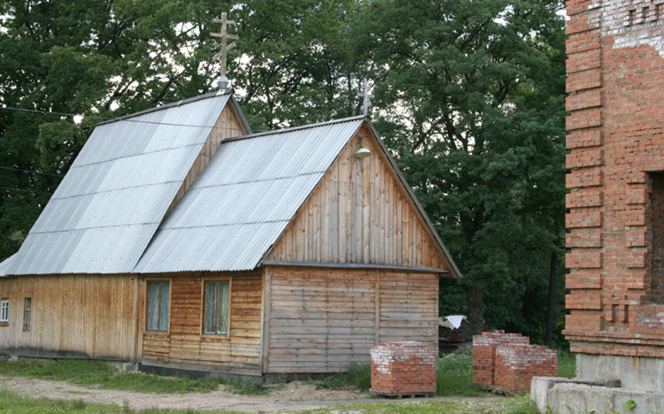 Церковь Ксении Петербургской, Киров (Кировский район, Калужская область). дополнительная информация, Ныне действующая рядом строится новый храм