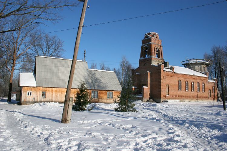 Церковь Ксении Петербургской, Киров (Кировский район, Калужская область). общий вид в ландшафте