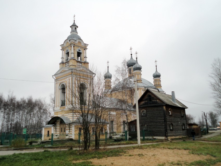 Старица. Церковь Илии Пророка. фасады