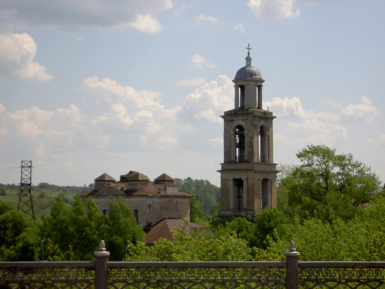 Церковь Николая Чудотворца, Старица (Старицкий район, Тверская область). архитектурные детали, Вид с моста.