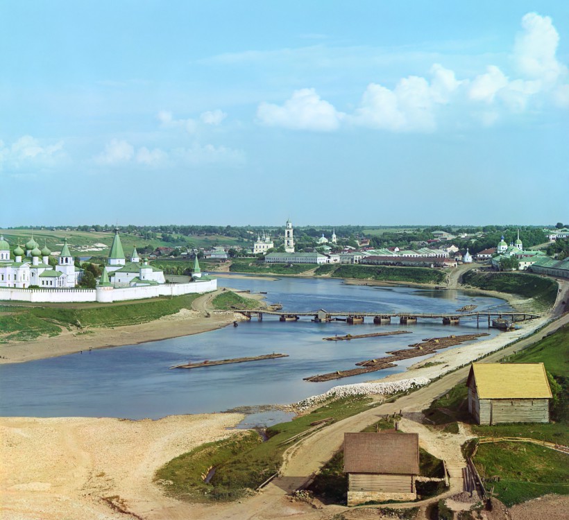 Церковь Николая Чудотворца, Старица (Старицкий район, Тверская область). архивная фотография, Общий вид города.   Альбом «Храмы и монастыри. Сергей Михайлович Прокудин-Горский. Из альбома 