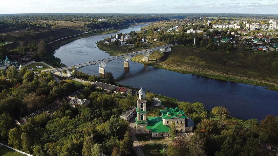 Старица. Церковь Николая Чудотворца. общий вид в ландшафте