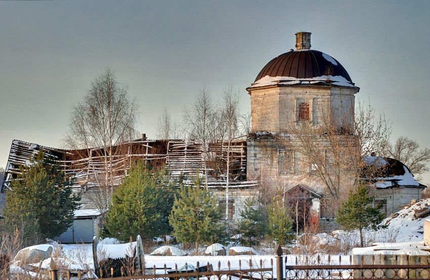 Старица. Церковь Воскресения Христова. фасады