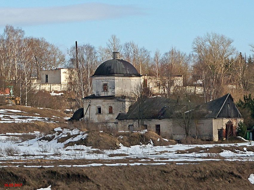 Старица. Церковь Воскресения Христова. общий вид в ландшафте