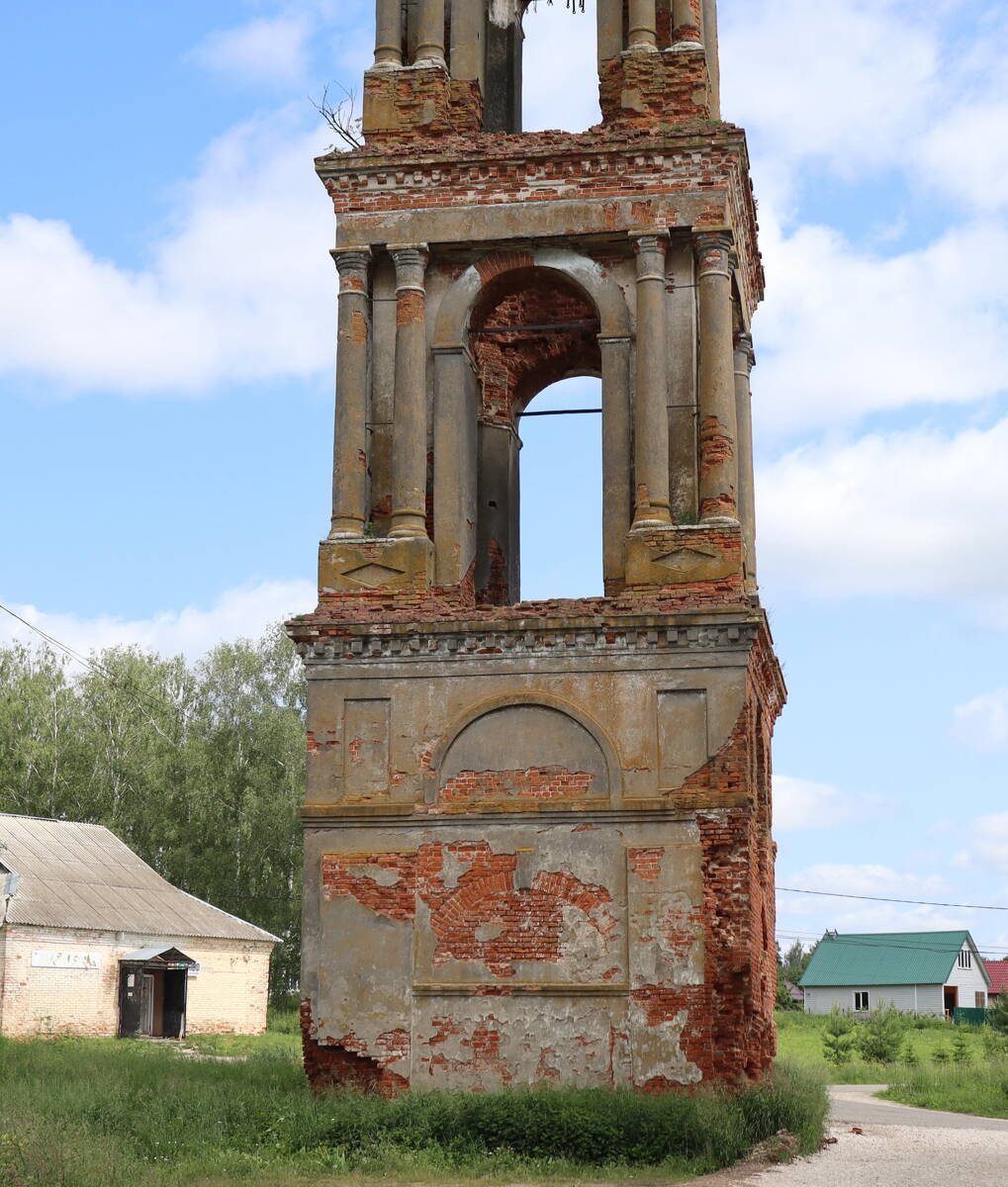 Колокольня церкви Воскресения Христова, Городище (Юрьев-Польский район, Владимирская область). архитектурные детали, Нижние ярусы колокольни