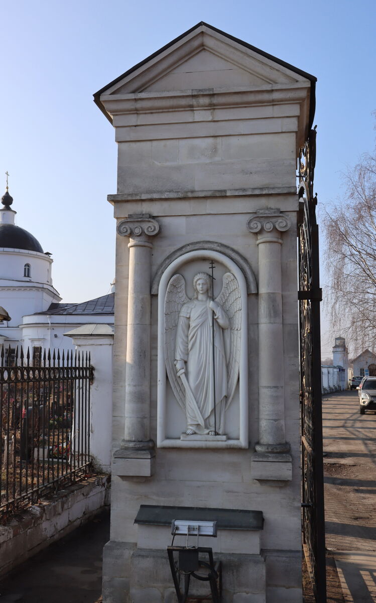 Церковь Успения Пресвятой Богородицы, Богослово (Богородский городской округ, Московская область). дополнительная информация, Столб ворот ограды
