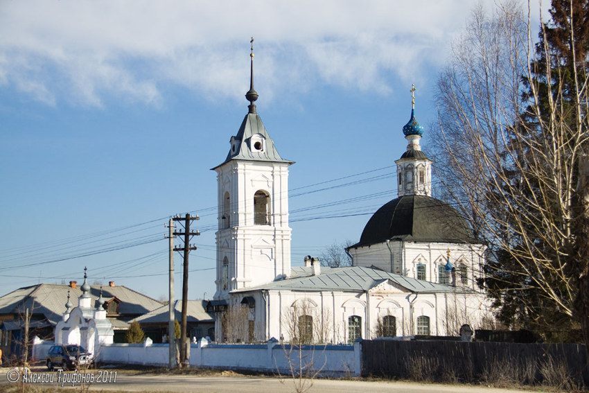 Ликино. Церковь Рождества Пресвятой Богородицы. общий вид в ландшафте