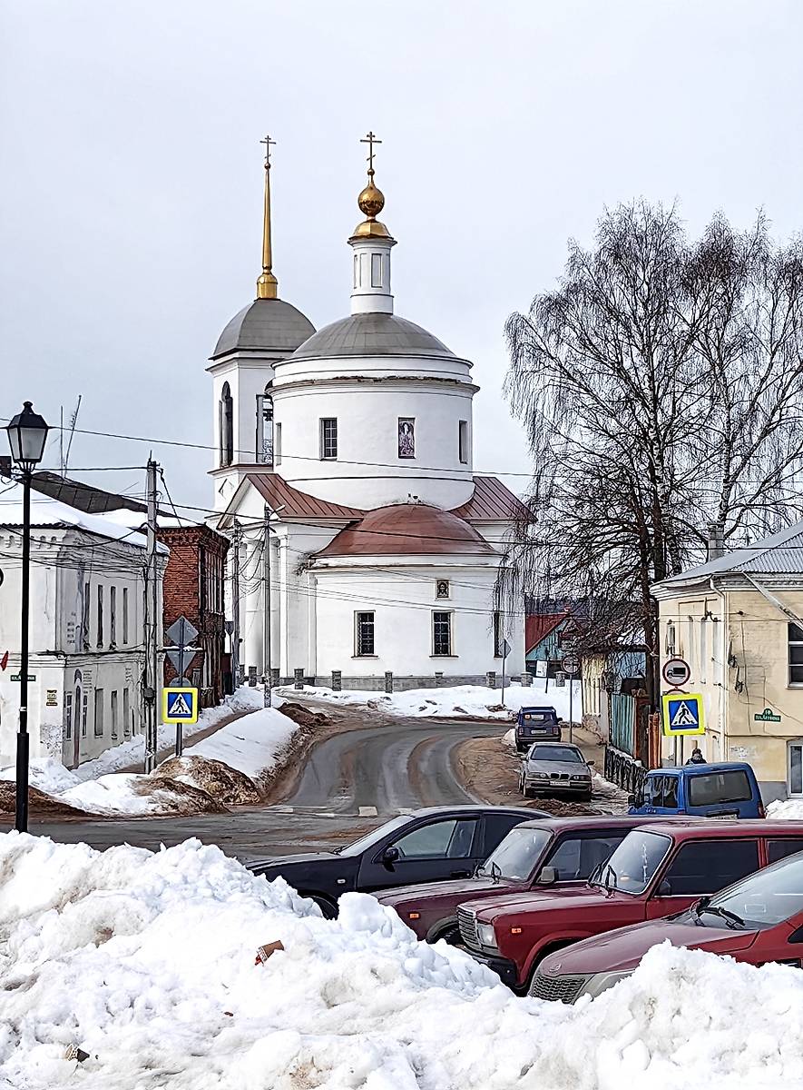 общий вид в ландшафте. Церковь Преображения Господня на Взгорье, Боровск (Боровский район, Калужская область)