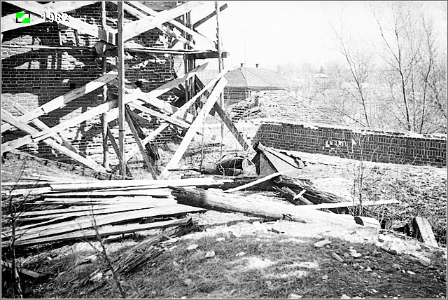 Мошок. Церковь Успения Пресвятой Богородицы. документальные фотографии, Трапезная без кровель, фото из личного архива 1982г.