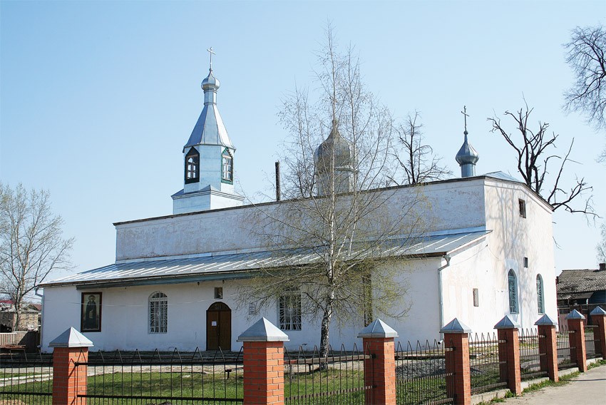 Меленки. Церковь Николая Чудотворца (новая). общий вид в ландшафте
