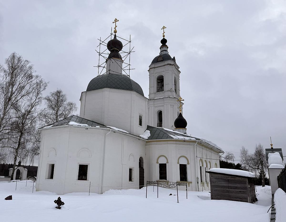 Вид с северо-востока, фасады. Церковь Преображения Господня, Спас-Темня (Чеховский городской округ, Московская область)