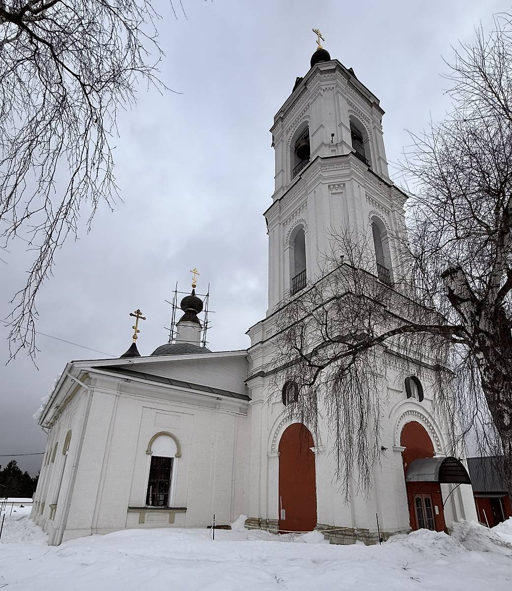 Вид с северо-запада, фасады. Церковь Преображения Господня, Спас-Темня (Чеховский городской округ, Московская область)