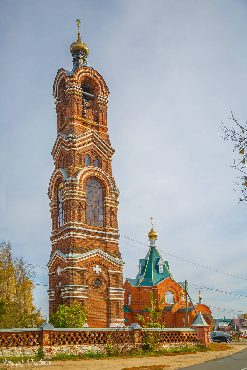 Колокольня старой церкви Всех Святых, Меленки (Меленковский район, Владимирская область). общий вид в ландшафте