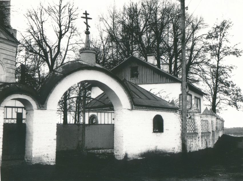 Рябушки. Церковь Димитрия Солунского. дополнительная информация, ворота