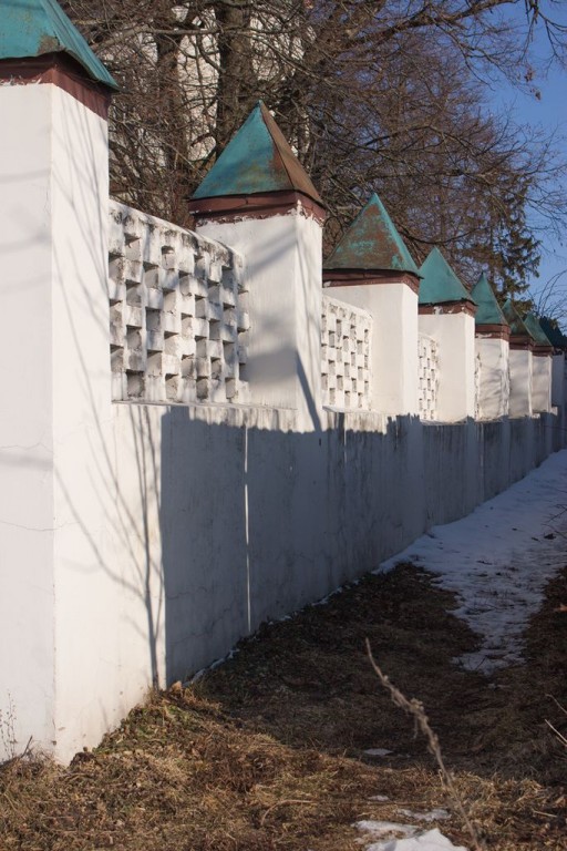 Церковь Димитрия Солунского, Рябушки (Боровский район, Калужская область). дополнительная информация, Ограда храма