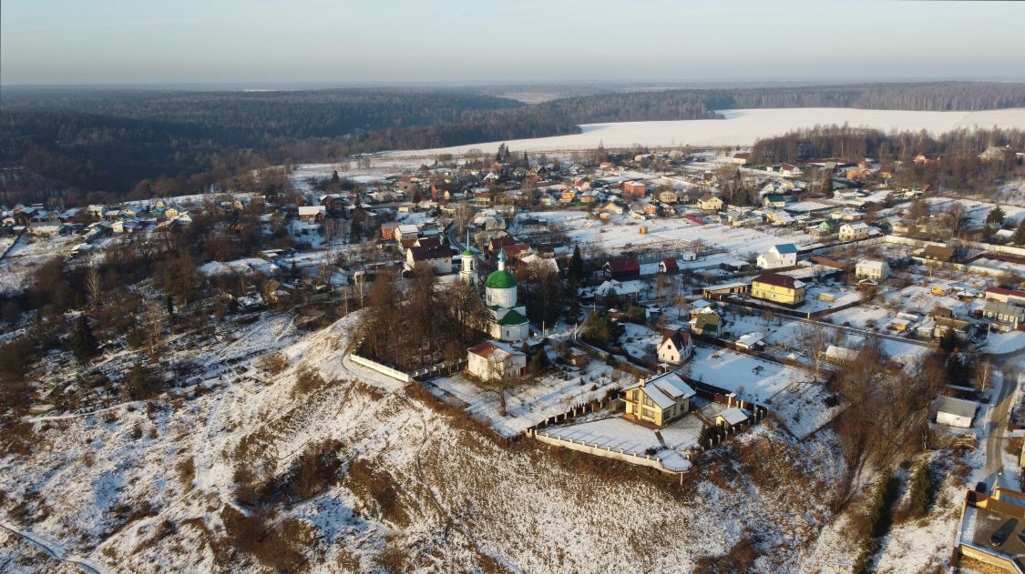 Церковь Димитрия Солунского, Рябушки (Боровский район, Калужская область). общий вид в ландшафте, Вид с высоты