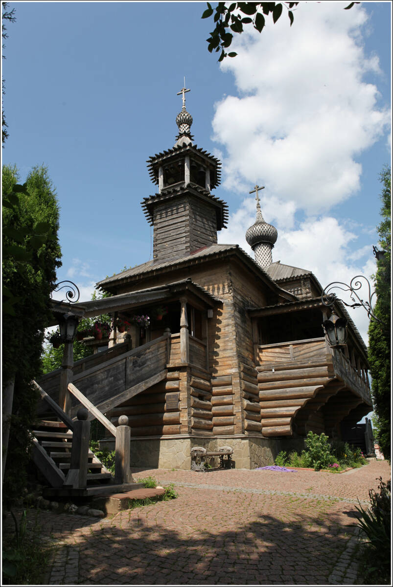 Церковь Покрова Пресвятой Богородицы в Высоком, Боровск (Боровский район, Калужская область). общий вид в ландшафте