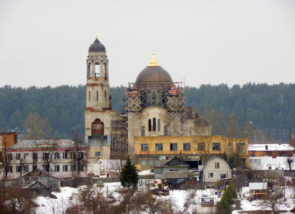 Собор Покрова Пресвятой Богородицы, Боровск (Боровский район, Калужская область). общий вид в ландшафте, Вид от Покровской церкви в Высоком