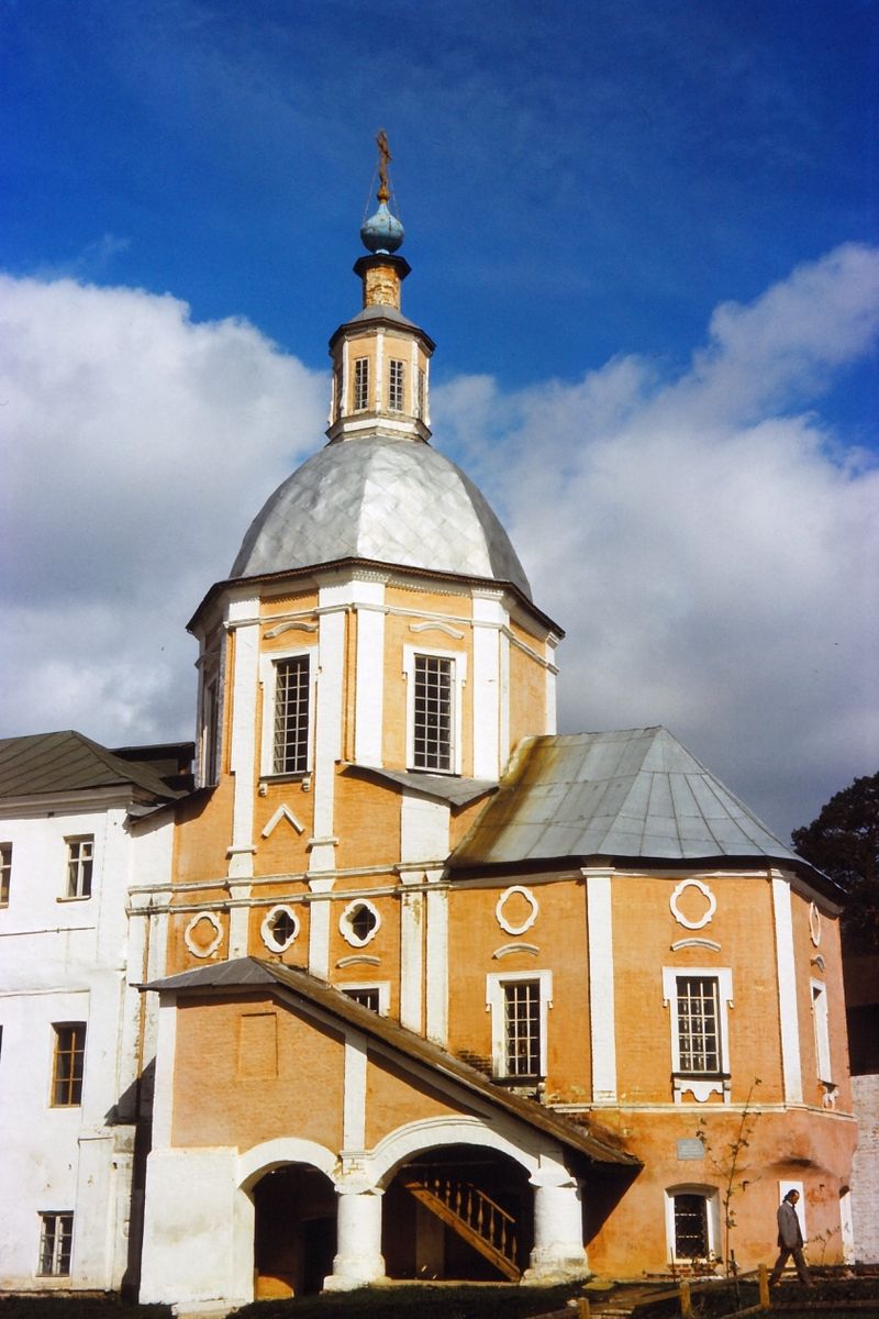 Рождества Пресвятой Богородицы Пафнутиев Боровский мужской монастырь. Церковь Митрофана Цареградского, Боровск (Боровский район, Калужская область). фасады