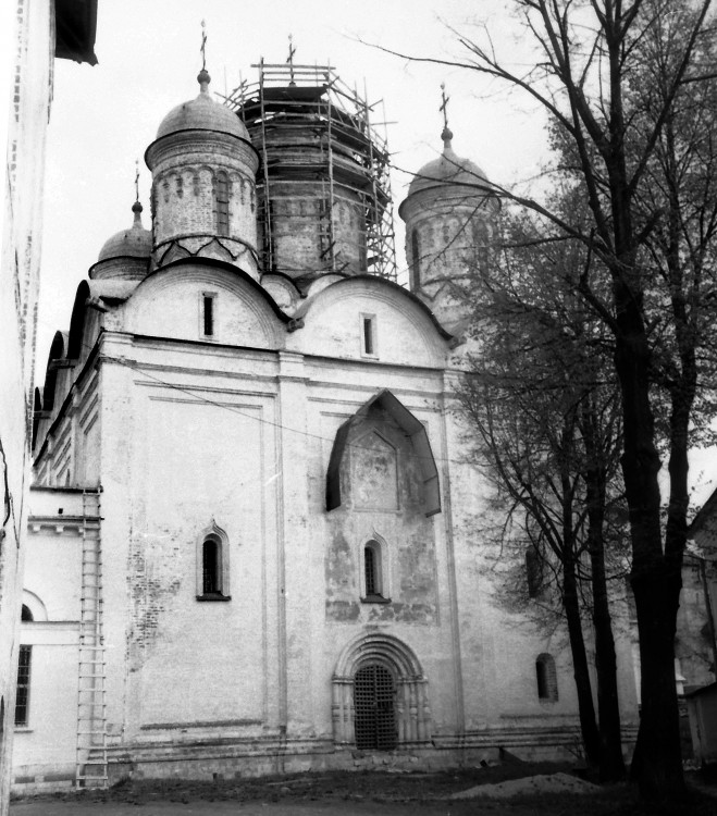 Боровск. Рождества Пресвятой Богородицы Пафнутиев Боровский мужской монастырь. Собор Рождества Пресвятой Богородицы. фасады