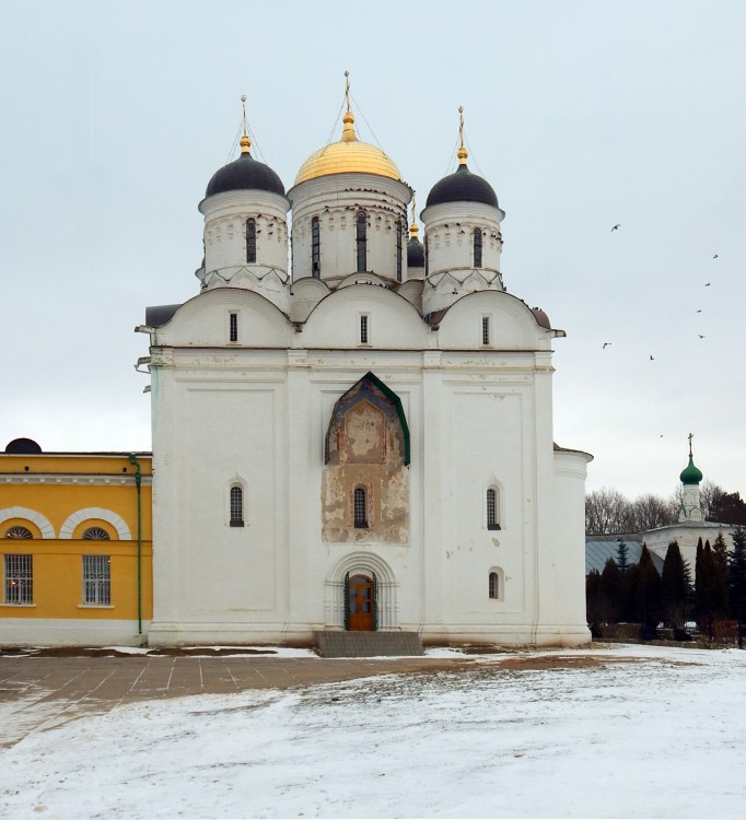 Боровск. Рождества Пресвятой Богородицы Пафнутиев Боровский мужской монастырь. Собор Рождества Пресвятой Богородицы. фасады