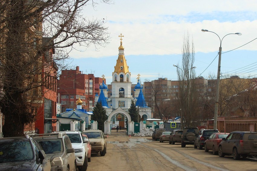 Самара. Кафедральный собор Покрова Пресвятой Богородицы. общий вид в ландшафте, Вид собора в створе ул. Некрасовской