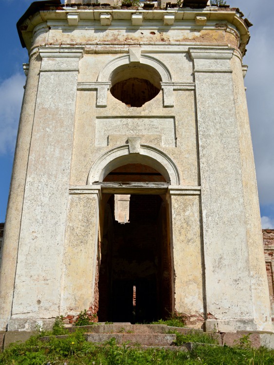 Церковь Николая Чудотворца, Бабье (Спировский район, Тверская область). архитектурные детали, Западный входной портал