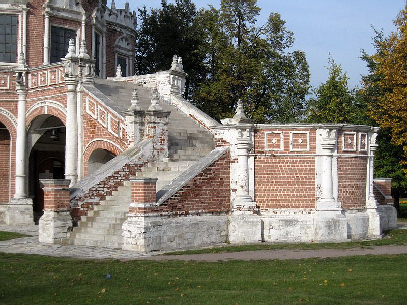 Церковь Покрова Пресвятой Богородицы в Филях, Фили-Давыдково (Западный административный округ (ЗАО), г. Москва). архитектурные детали, Москва. Церковь Покрова Пресвятой Богородицы в Филях. Лестница.