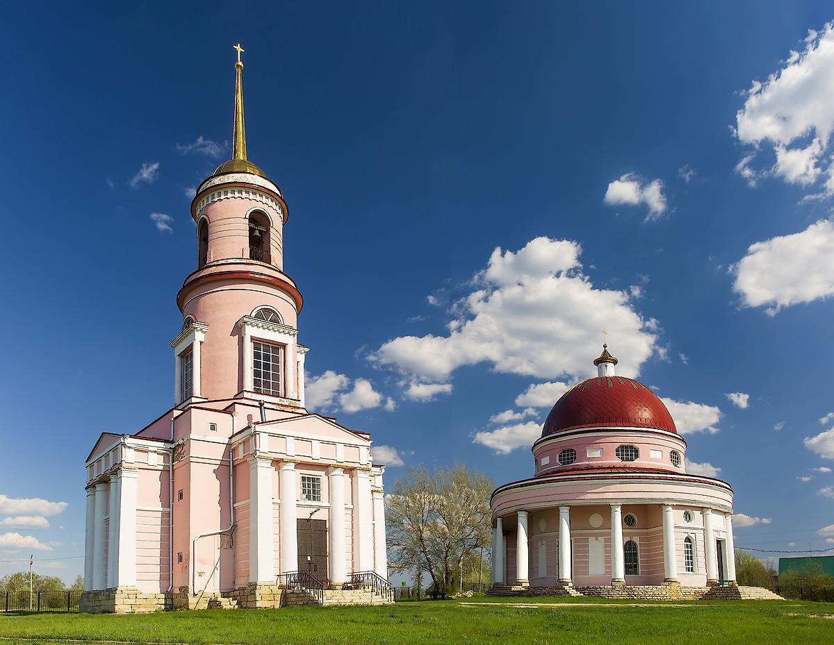 общий вид в ландшафте. Храмовый комплекс. Церкви Митрофана Воронежского и Автонома, Кашары (Задонский район, Липецкая область)
