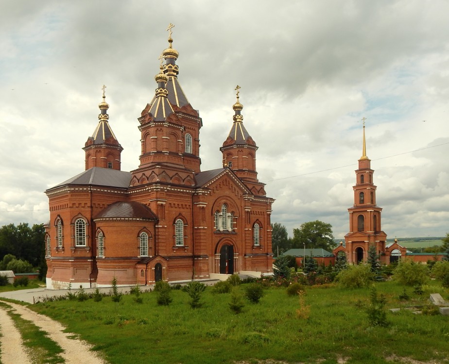 Тюнино. Богородицко-Тихоновский Тюнинский женский монастырь. фасады