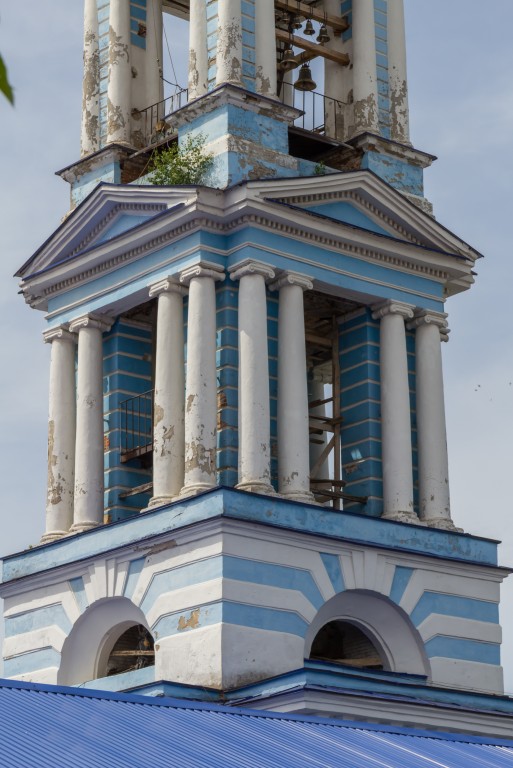 Собор Успения Пресвятой Богородицы, Задонск (Задонский район, Липецкая область). архитектурные детали, Средний ярус колокольни