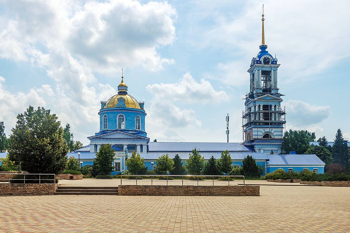 общий вид в ландшафте. Собор Успения Пресвятой Богородицы, Задонск (Задонский район, Липецкая область)