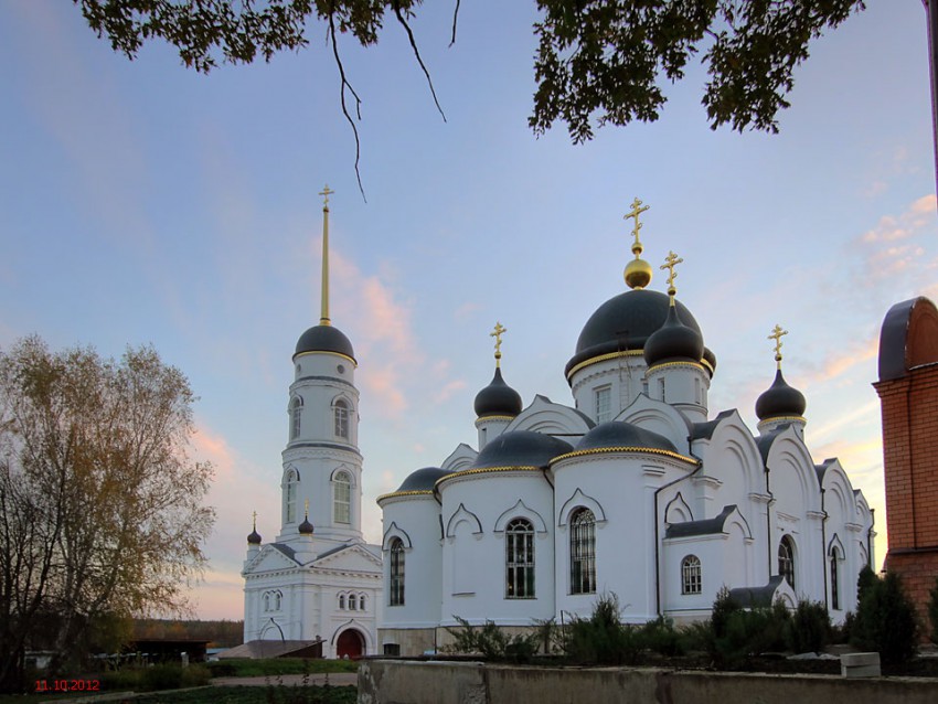 Скит, урочище. Тихоновский Преображенский женский монастырь. фасады