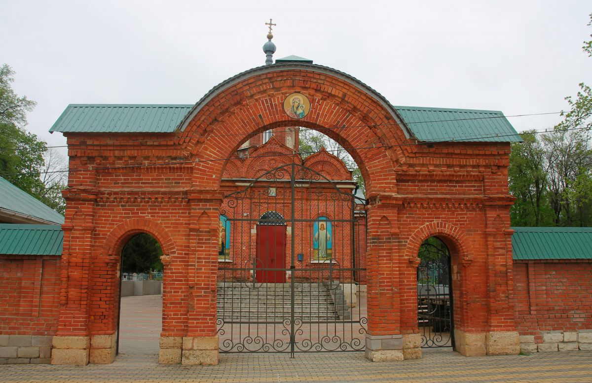 Церковь Казанской иконы Божией Матери на кладбище, Задонск (Задонский район, Липецкая область). дополнительная информация, Церковные ворота