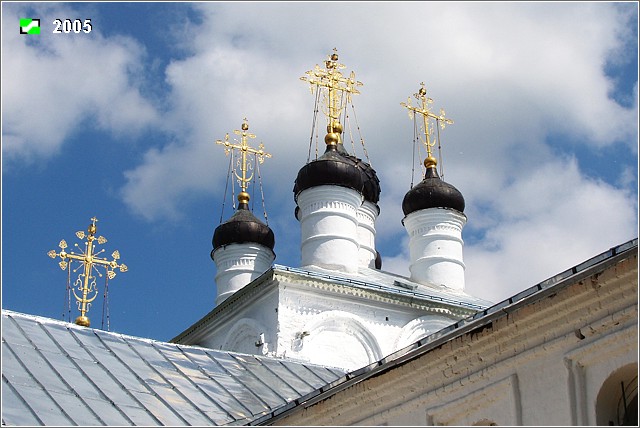 Александров. Успенский монастырь. Собор Успения Пресвятой Богородицы. архитектурные детали, Завершение основного объема