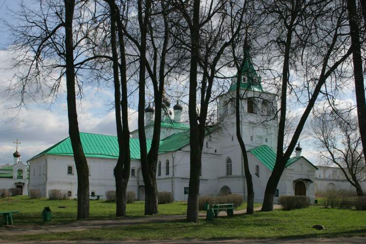 Александров. Успенский монастырь. Собор Успения Пресвятой Богородицы. общий вид в ландшафте