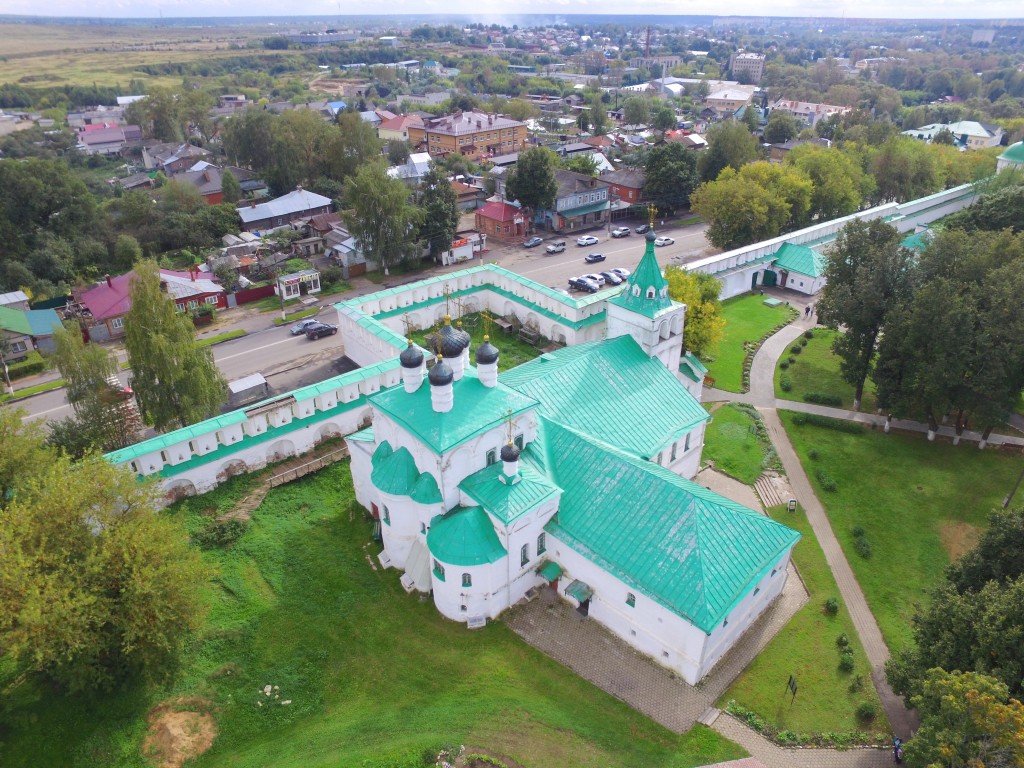 Александров. Успенский монастырь. Собор Успения Пресвятой Богородицы. общий вид в ландшафте, Вид с северо-востока, фото с квадрокоптера.