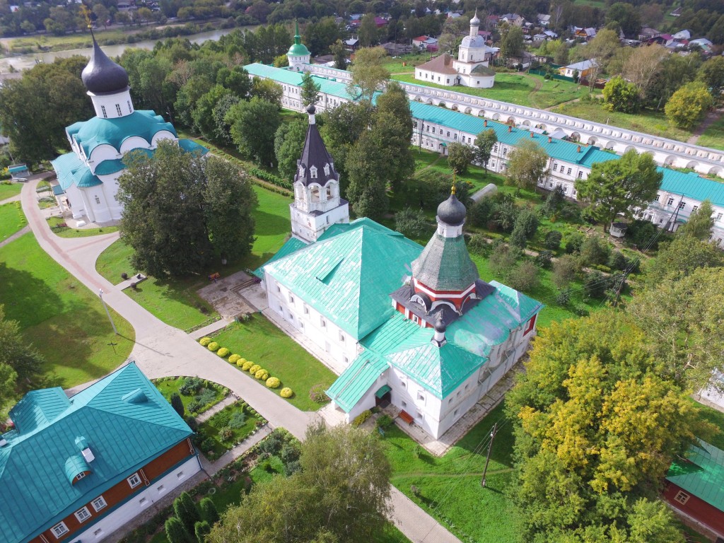 Успенский монастырь. Церковь Покрова Пресвятой Богородицы, Александров (Александровский район, Владимирская область). общий вид в ландшафте, Вид с юго-востока, фото с квадрокоптера.