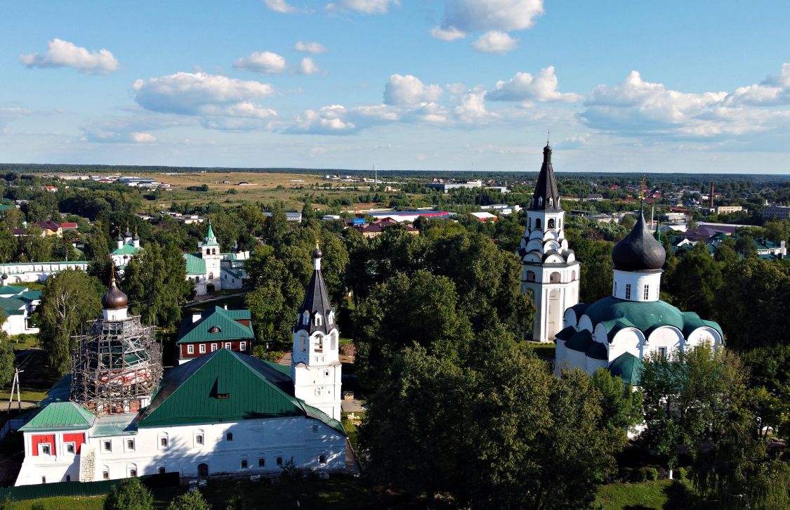 Александров. Успенский монастырь. Церковь Покрова Пресвятой Богородицы. общий вид в ландшафте