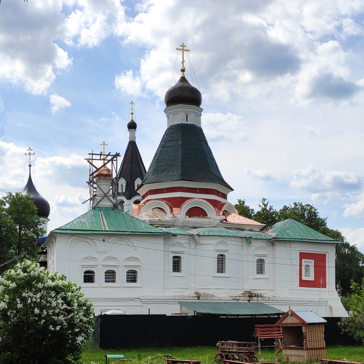 Александров. Успенский монастырь. Церковь Покрова Пресвятой Богородицы. фасады