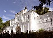 Александров. Успенский монастырь. Надвратная церковь Феодора Стратилата
