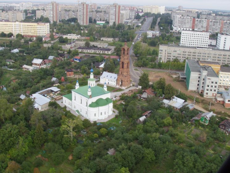 Владимир. Алексиевский Константино-Еленинский мужской монастырь. Церковь Константина и Елены. общий вид в ландшафте