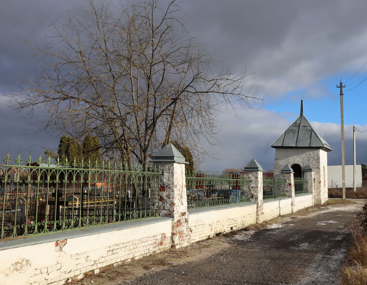 Церковь Троицы Живоначальной, Ворша (Собинский район, Владимирская область). дополнительная информация, Юго-восточная часть ограды