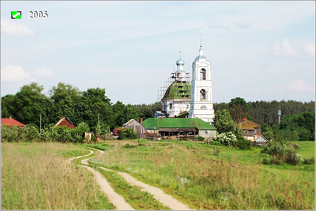 Устье. Церковь Николая Чудотворца. общий вид в ландшафте, Общий вид с запада