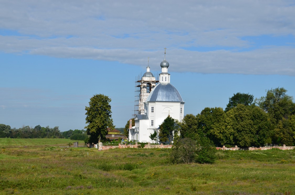 Устье. Церковь Николая Чудотворца. общий вид в ландшафте