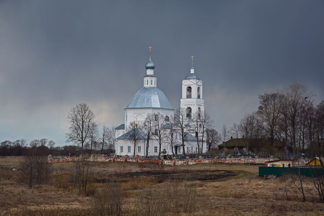 Церковь Николая Чудотворца, Устье (Собинский район, Владимирская область). общий вид в ландшафте