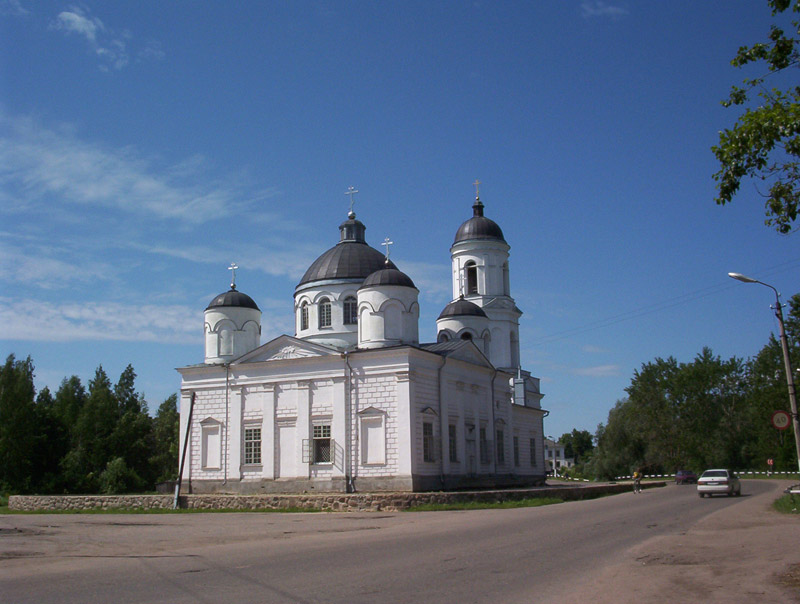 Собор Илии Пророка, Сольцы (Солецкий район, Новгородская область). фасады, Вид с шоссе Новгород - Сольцы, по направлению на Сольцы